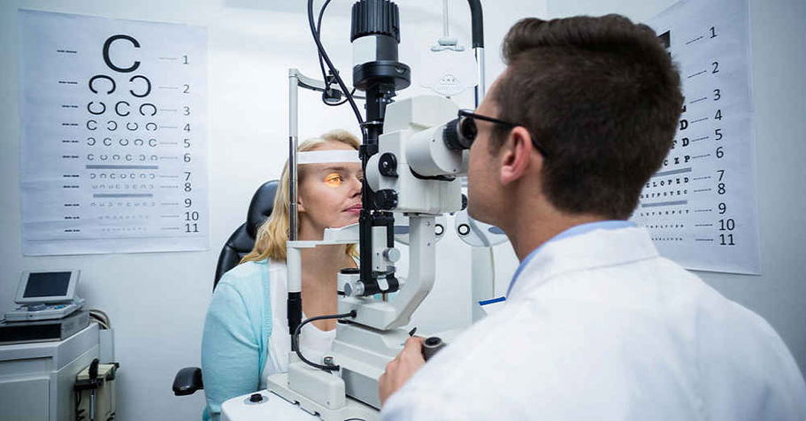 Выбрать как линзы для глаз впервые самостоятельно: пошаговая инструкция с советами врачей